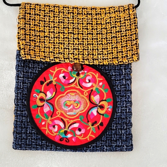 Classic Style Embroidery Small Shoulder Bag - Picture 2 of 5